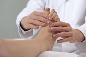 Choosing the Right Shoe for Heel Pain Prevention